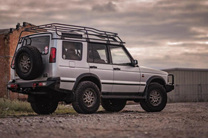 Land Rover Discovery with Black Rhino Barstow